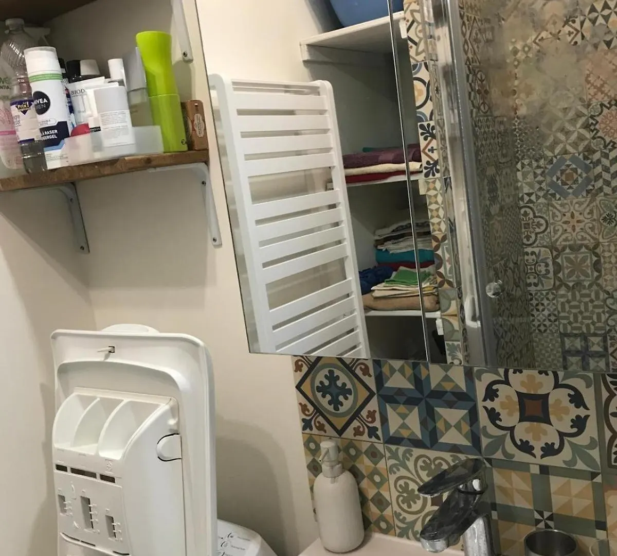 Charming Flat In Belleville Paris